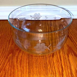 Vintage Stylesetter blossoms bowl, 7 inch diameter. Handcut mouth blown crystal.
